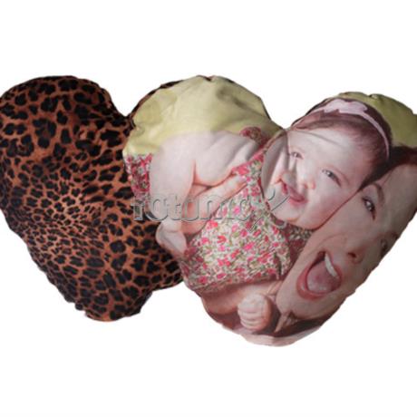 Stampa su cuscino a forma di cuore di foto
