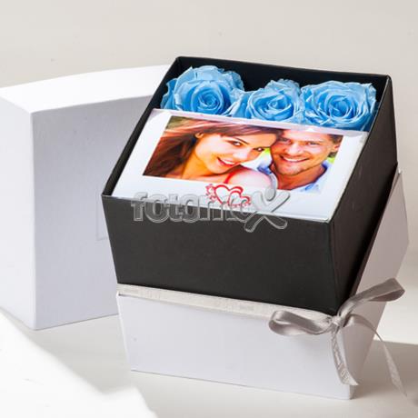 flower box con rose celesti stabilizzate con foto 10x15