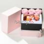 flower box personalizzato con rose stabilizzate e foto